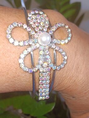 Rhinestone Flower Bangle